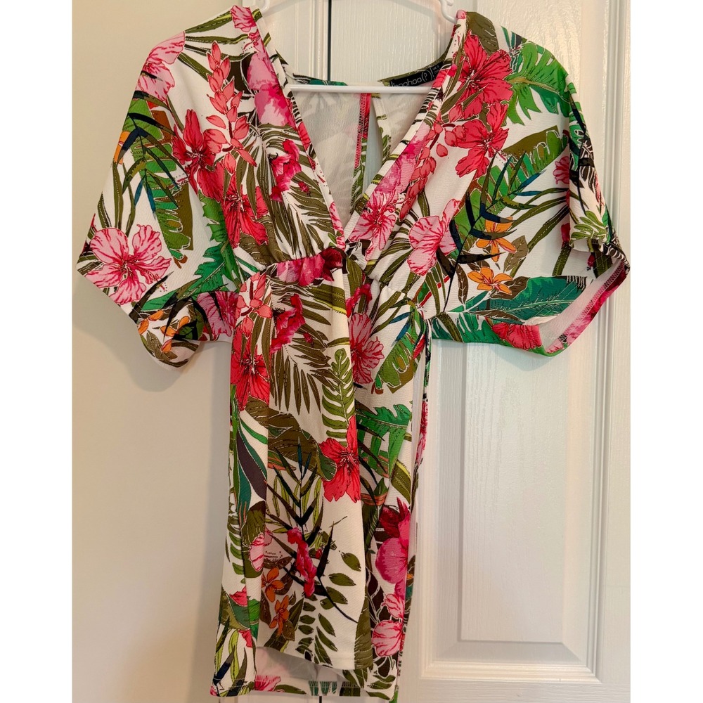 Boohoo Petite Tropical‎ Floral Romper Pink Green White V-Neck Size US 1
